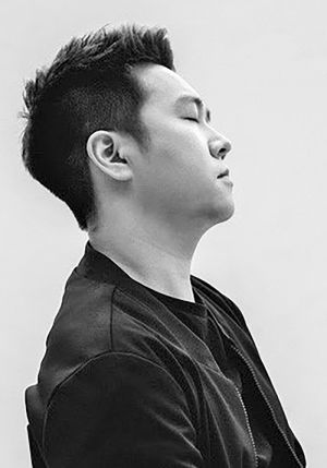 <p><strong><span style="color: #ff6600;">Le Hieu</span> – Singer</strong></p>